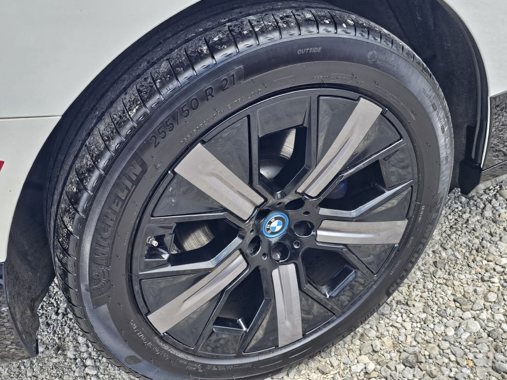 Photo 13 of this BMW IX