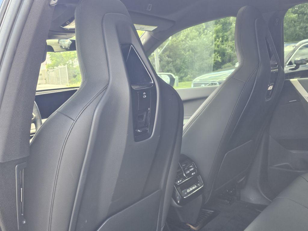 Photo 19 of this BMW IX