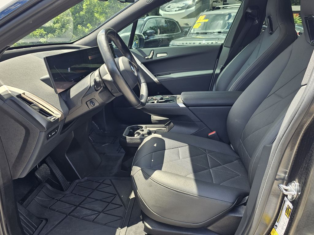 Photo 21 of this BMW IX