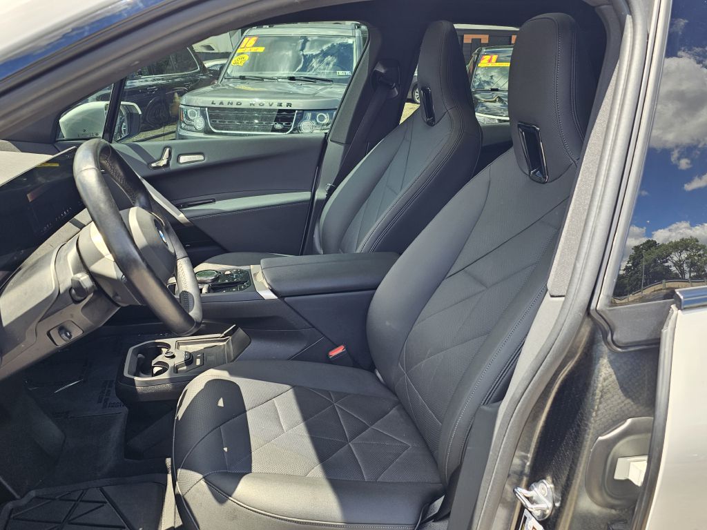 Photo 22 of this BMW IX