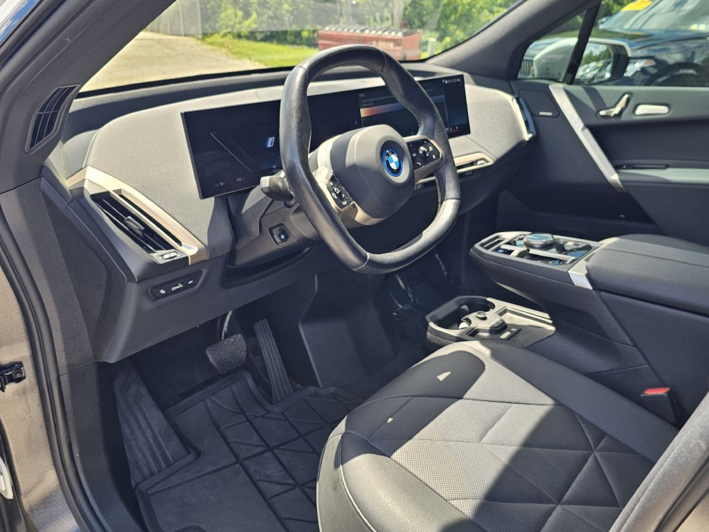 Photo 23 of this BMW IX