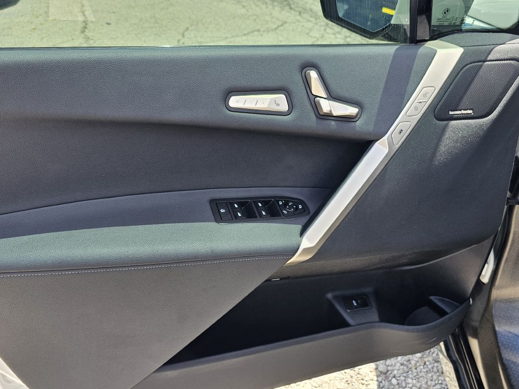 Photo 24 of this BMW IX