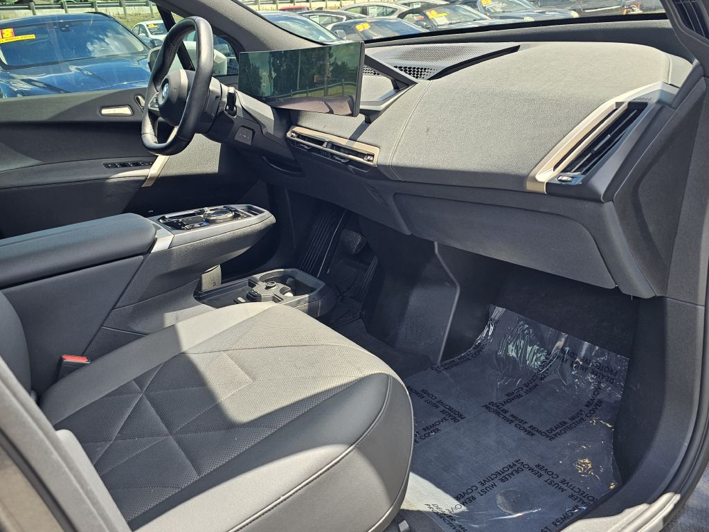 Photo 27 of this BMW IX
