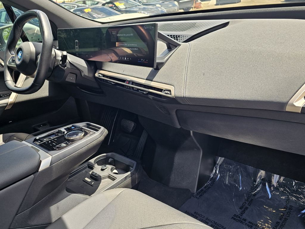 Photo 28 of this BMW IX