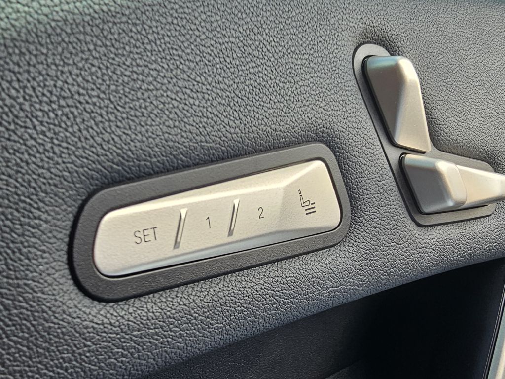Photo 32 of this BMW IX