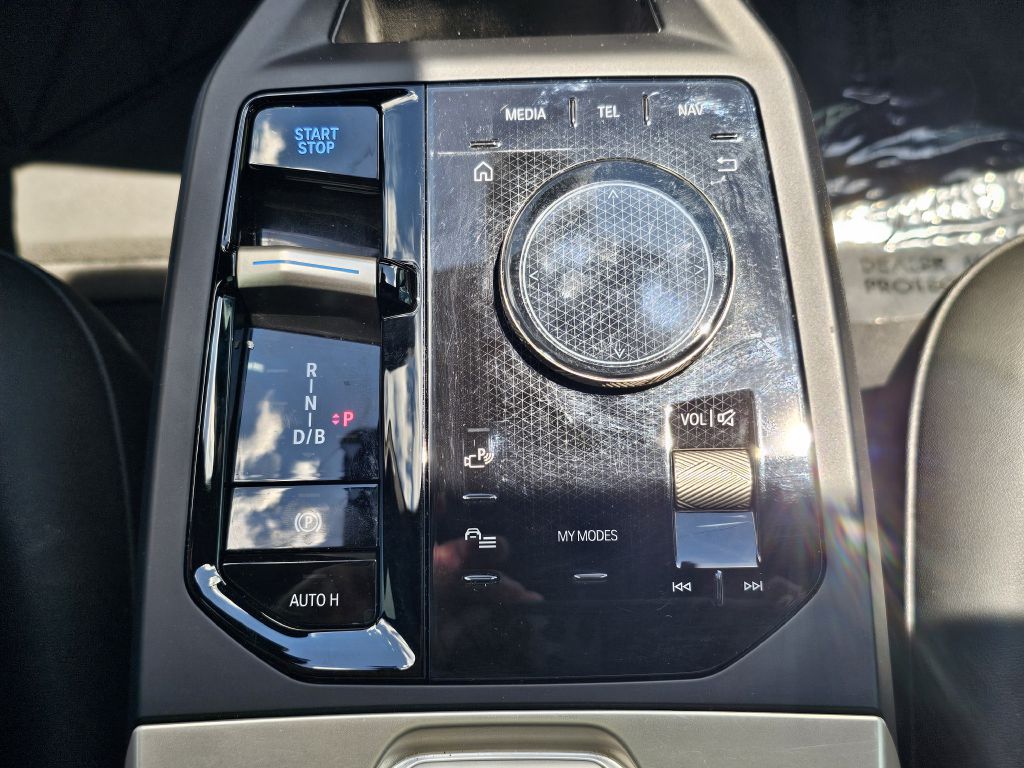 Photo 37 of this BMW IX