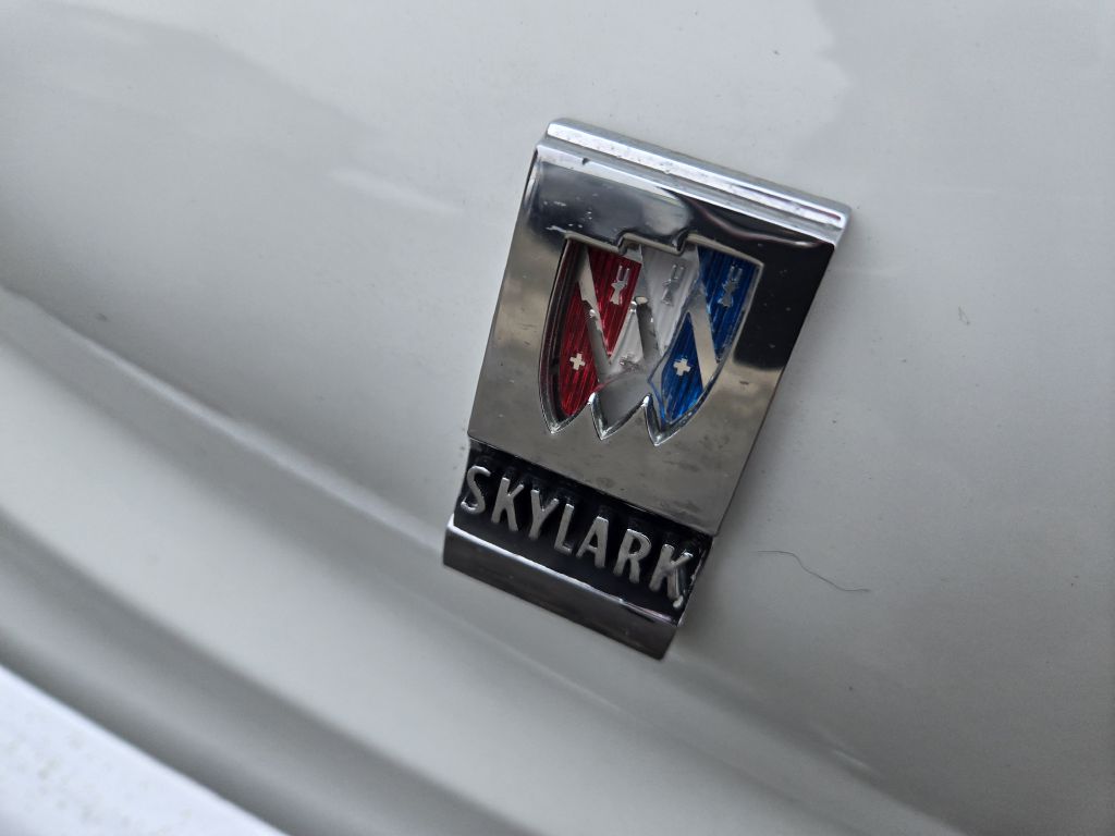 Photo 11 of this BUICK SKYLARK