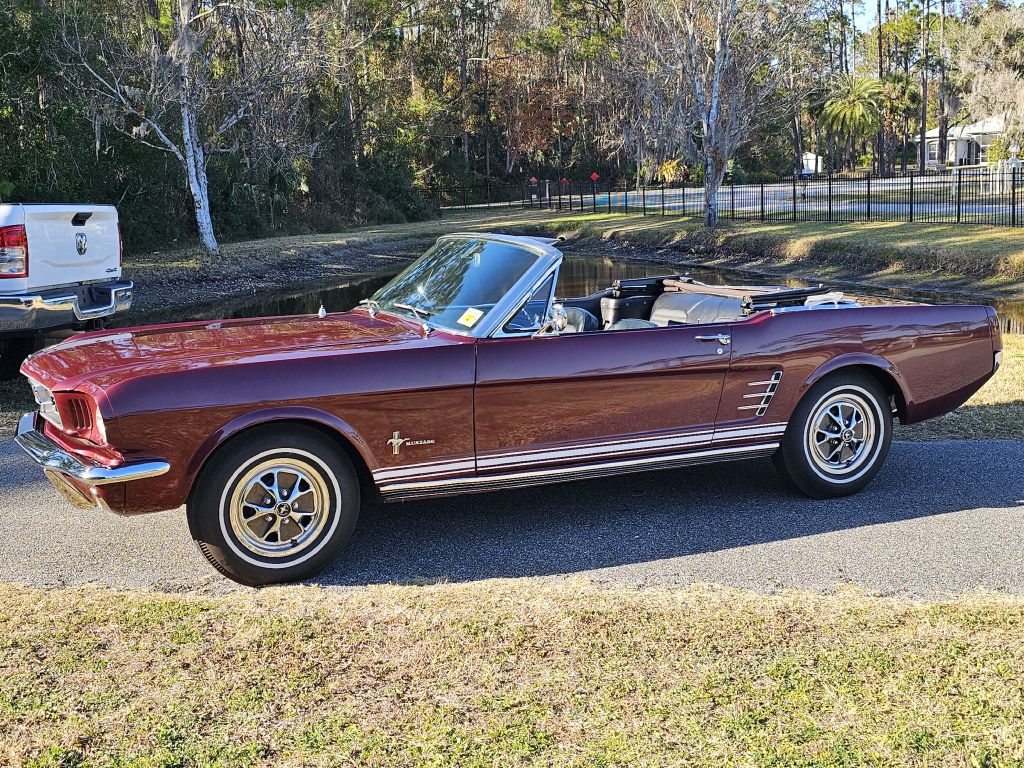 Photo 2 of this FORD MUSTANG