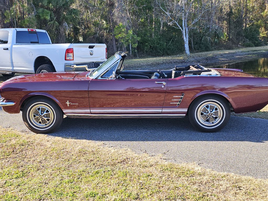 Photo 3 of this FORD MUSTANG