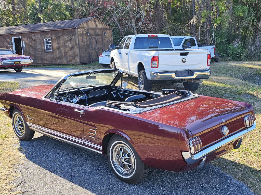 Photo 4 of this FORD MUSTANG