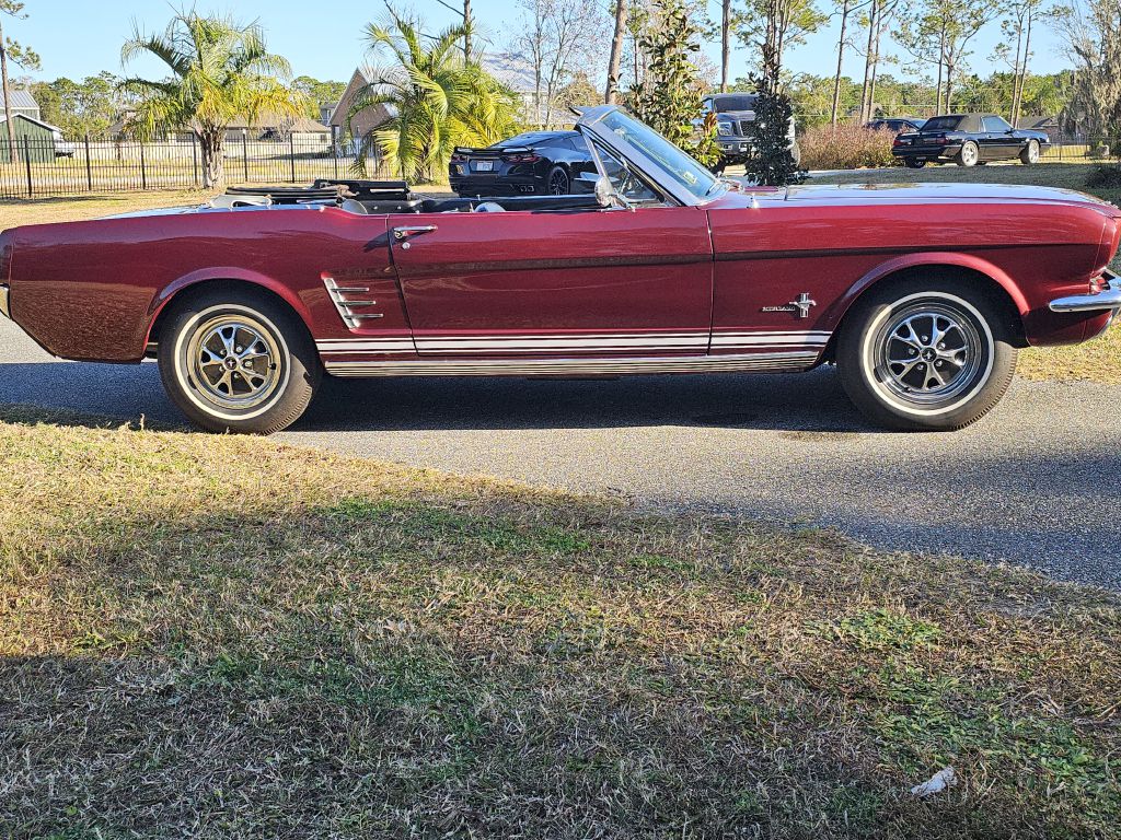 Photo 10 of this FORD MUSTANG
