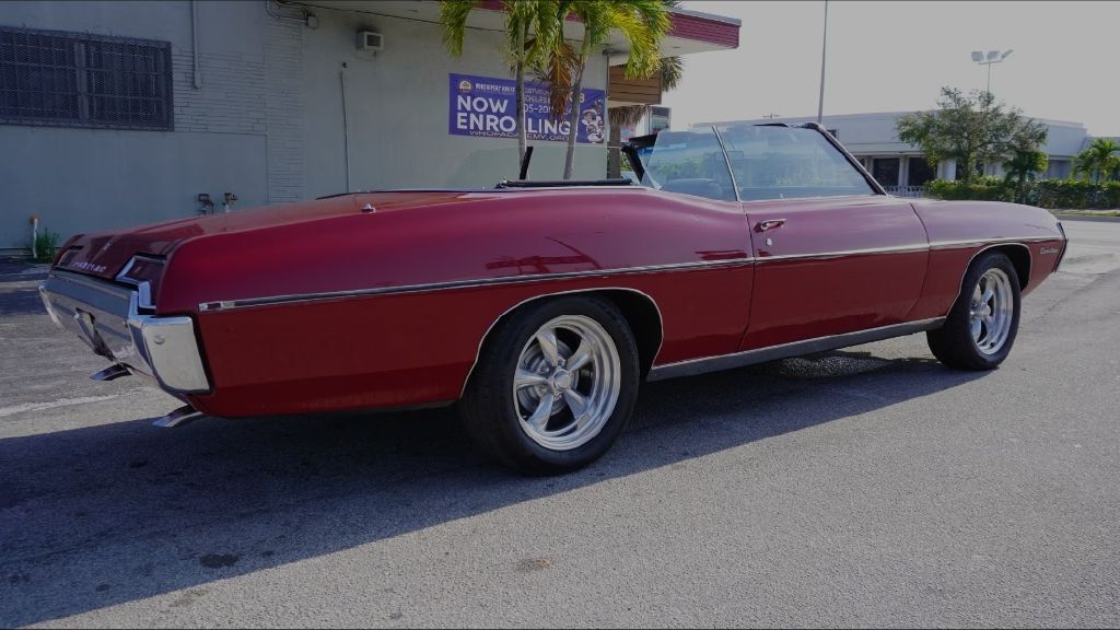 Photo 3 of this PONTIAC CATALINA