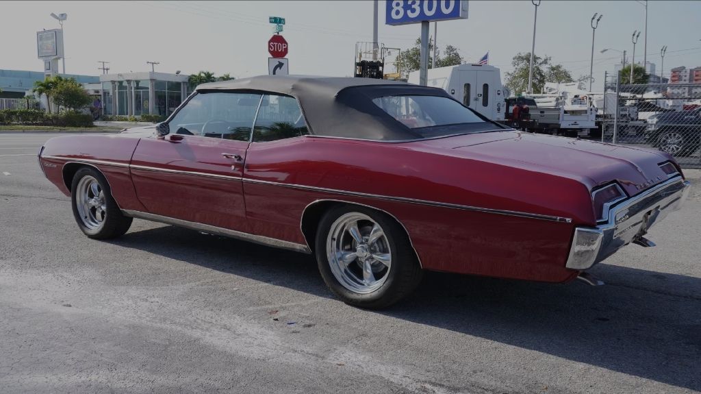 Photo 6 of this PONTIAC CATALINA