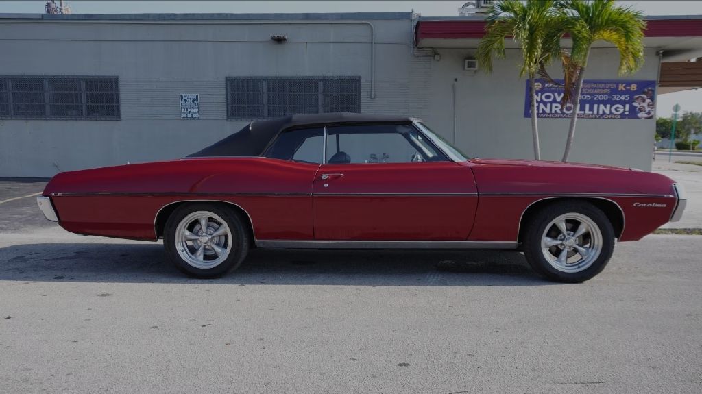 Photo 10 of this PONTIAC CATALINA