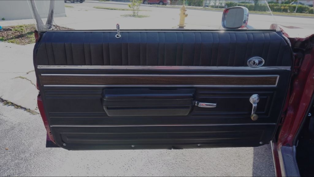 Photo 17 of this PONTIAC CATALINA