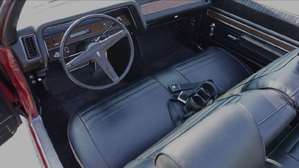 Photo 22 of this PONTIAC CATALINA
