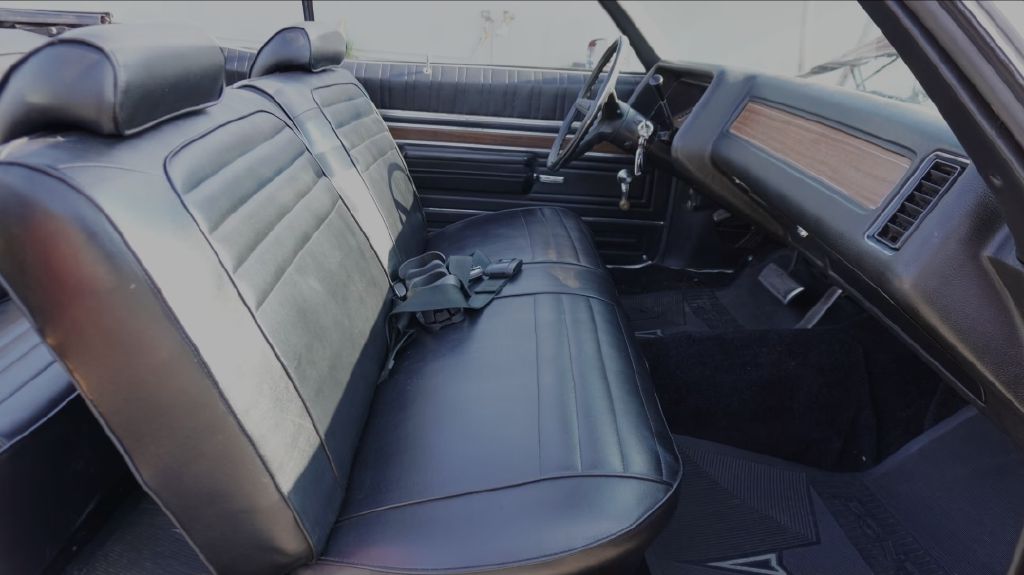 Photo 24 of this PONTIAC CATALINA