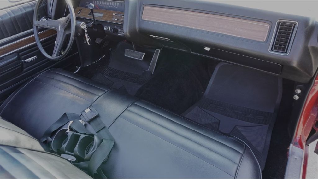 Photo 26 of this PONTIAC CATALINA