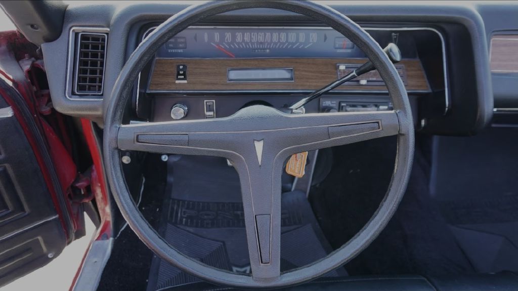 Photo 28 of this PONTIAC CATALINA
