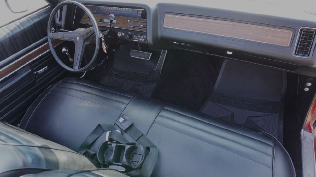 Photo 29 of this PONTIAC CATALINA