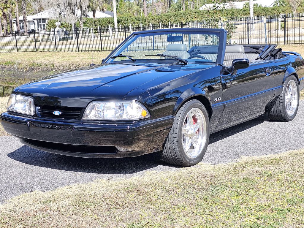 Photo 2 of this FORD MUSTANG