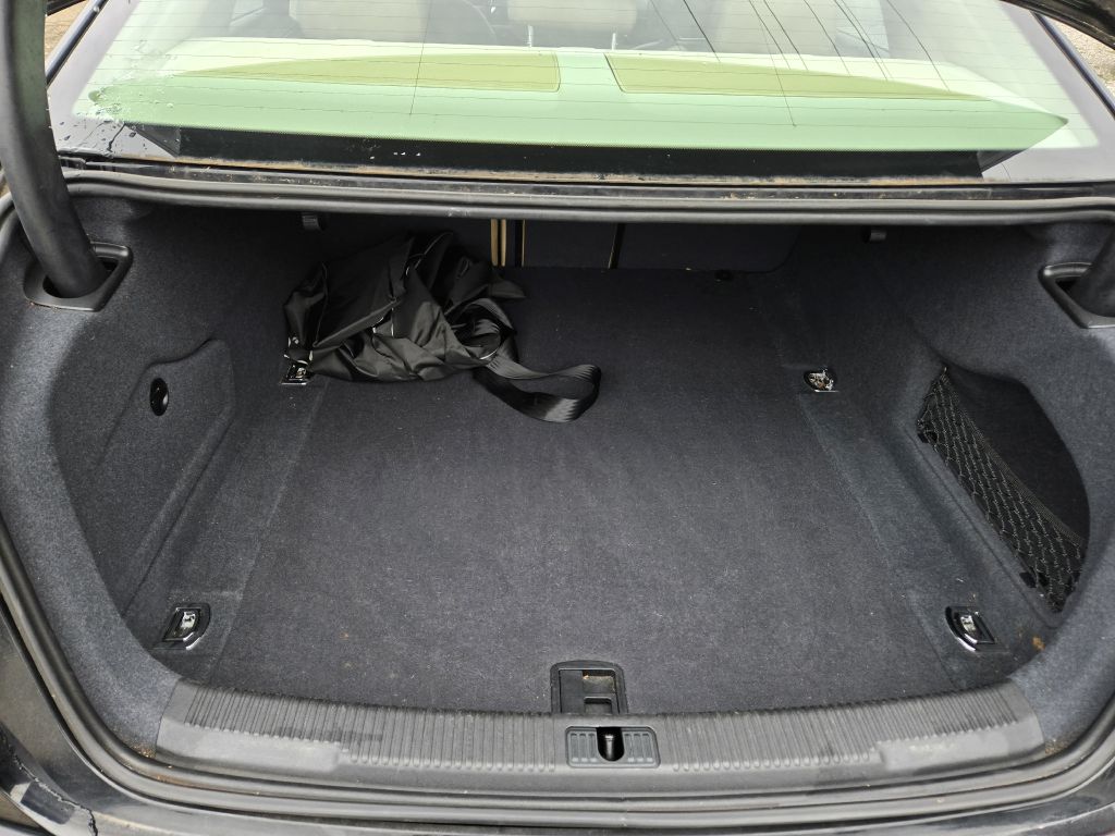 Photo 31 of this AUDI A6