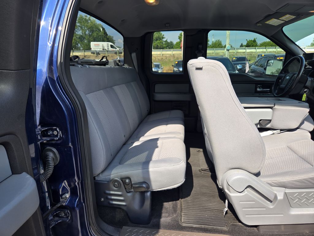 Photo 26 of this FORD F150