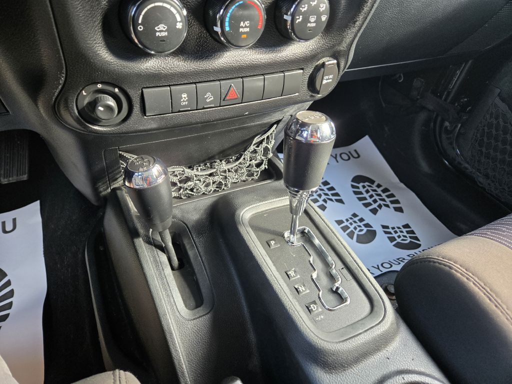 Photo 21 of this JEEP WRANGLER UNLIMI
