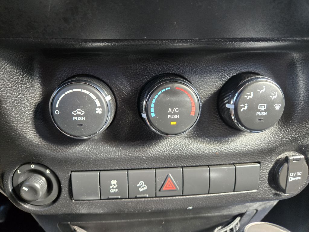 Photo 22 of this JEEP WRANGLER UNLIMI