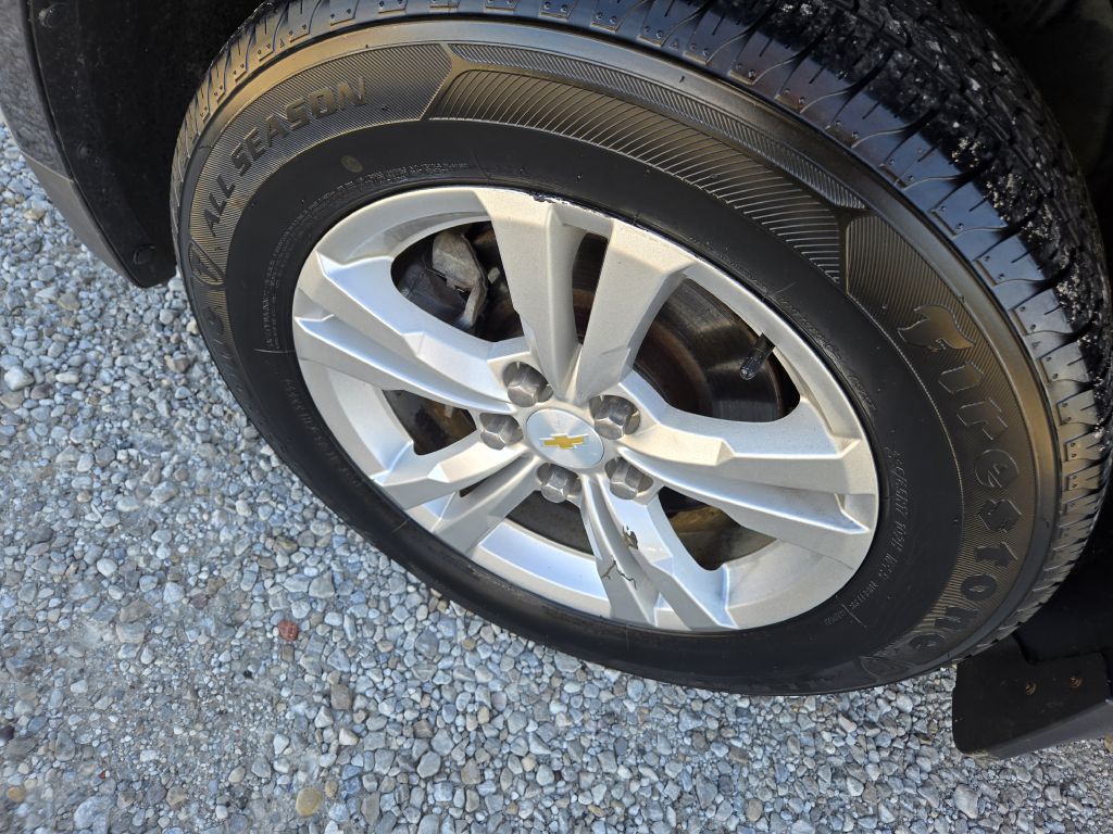 Photo 10 of this CHEVROLET EQUINOX