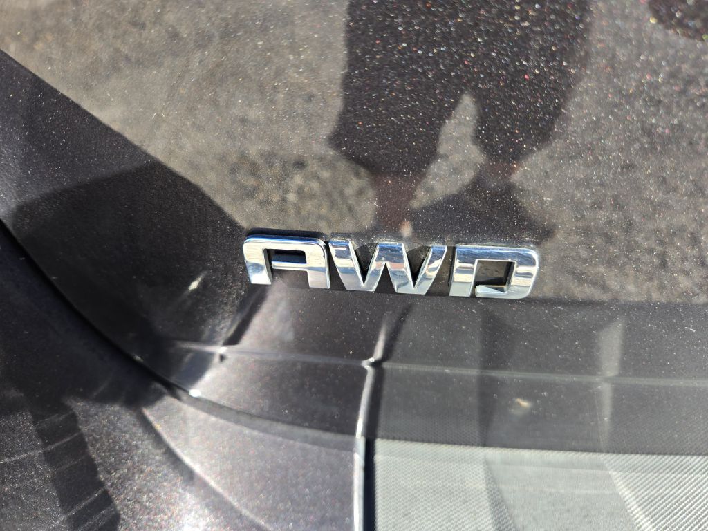 Photo 11 of this CHEVROLET EQUINOX
