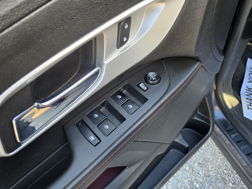 Photo 15 of this CHEVROLET EQUINOX