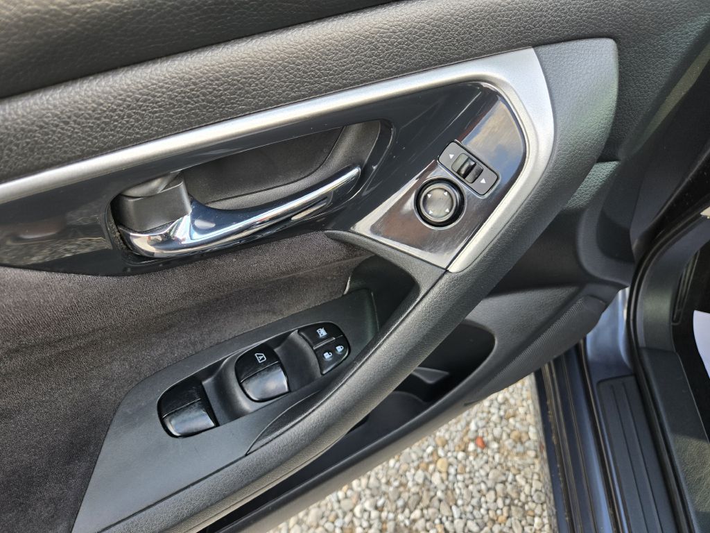 Photo 13 of this NISSAN ALTIMA