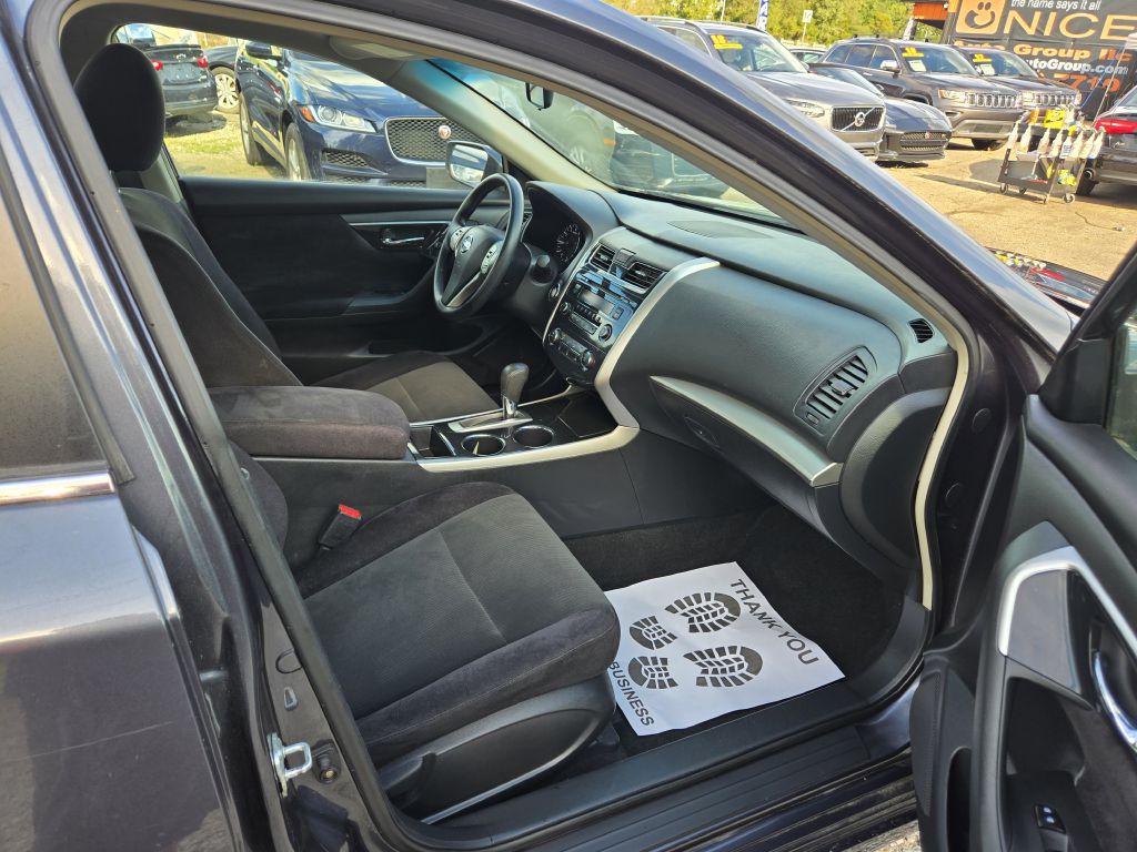 Photo 23 of this NISSAN ALTIMA