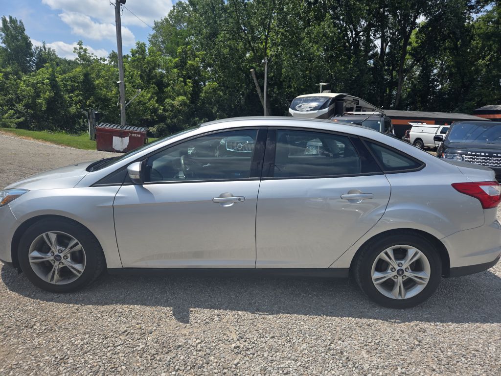 Photo 8 of this FORD FOCUS