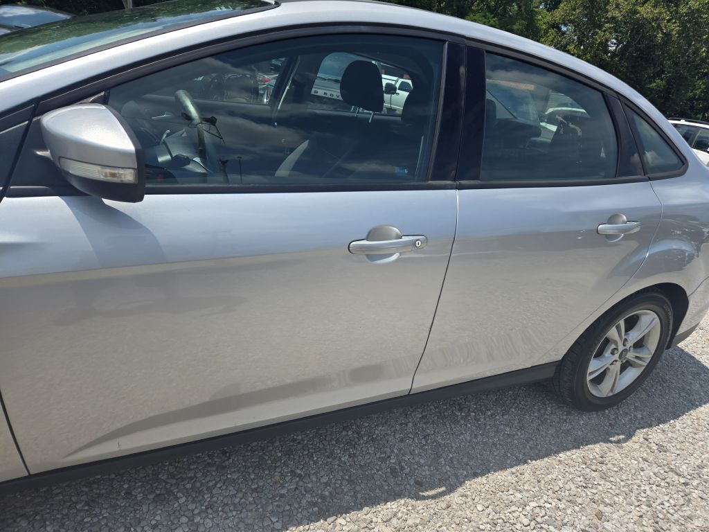 Photo 9 of this FORD FOCUS