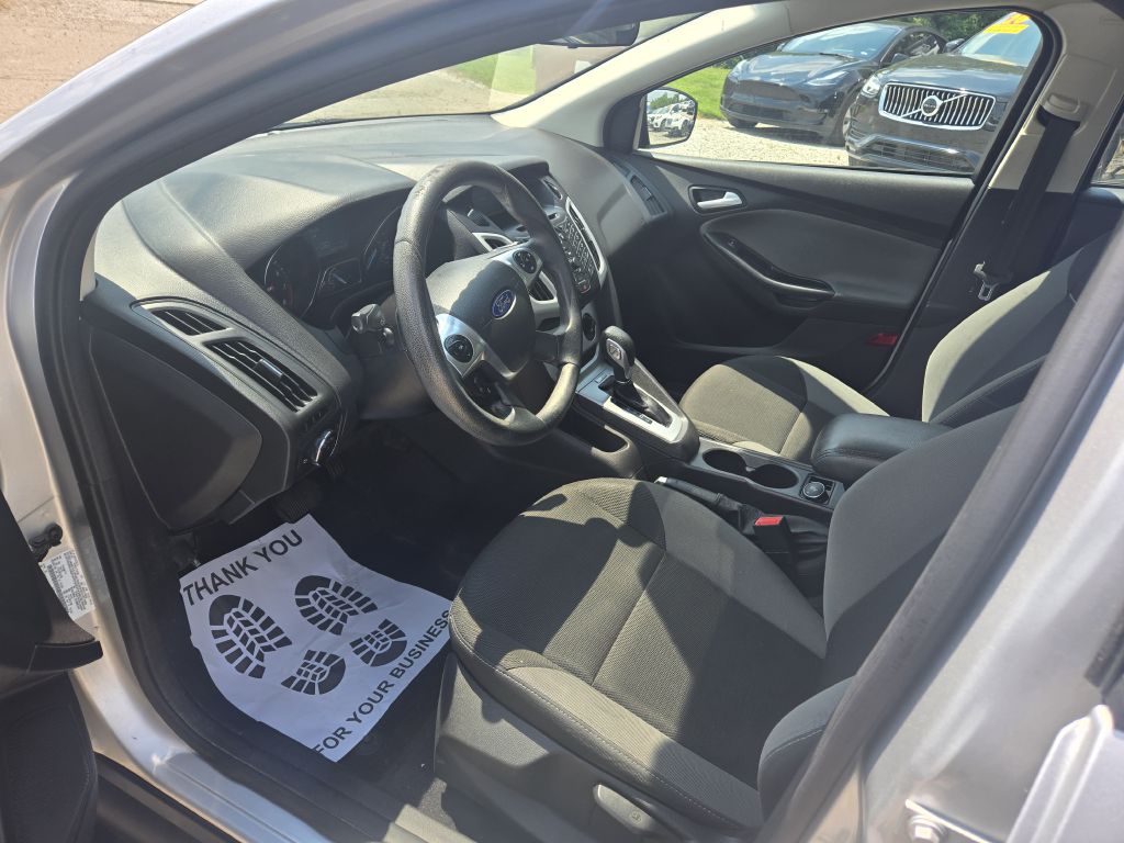 Photo 12 of this FORD FOCUS