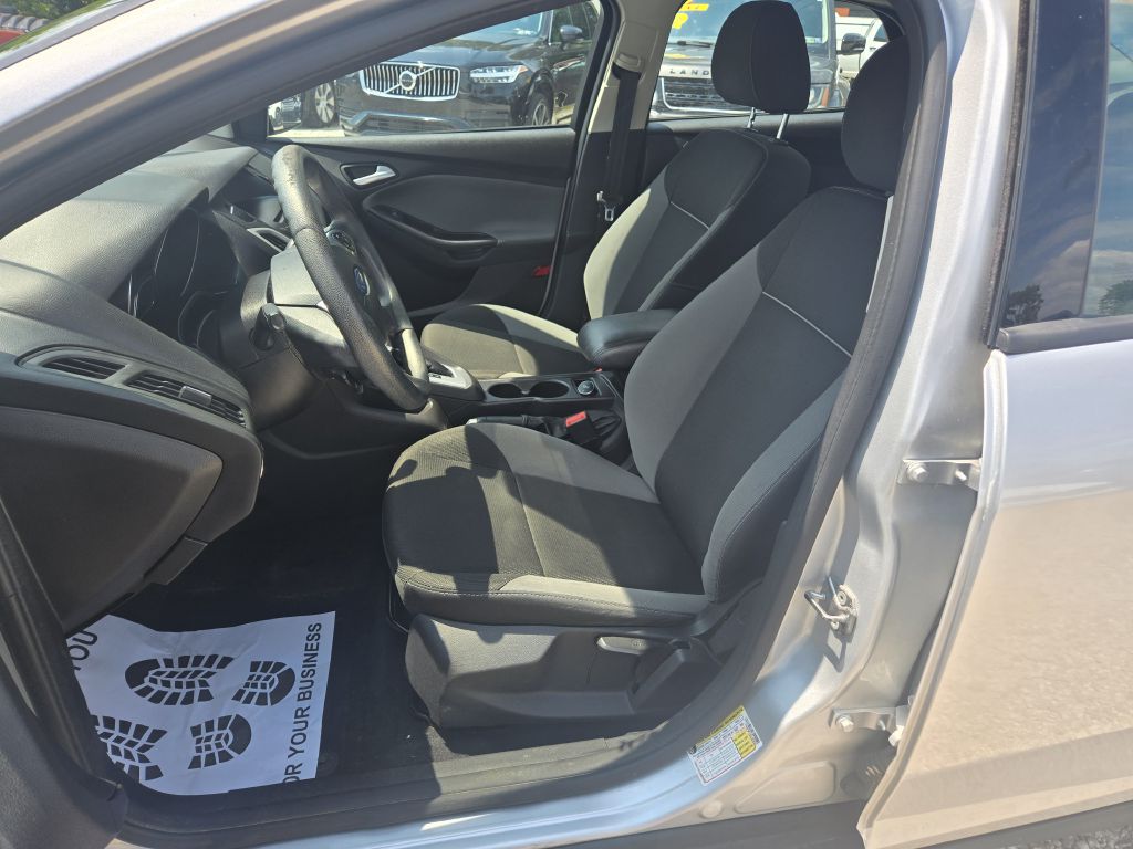 Photo 13 of this FORD FOCUS