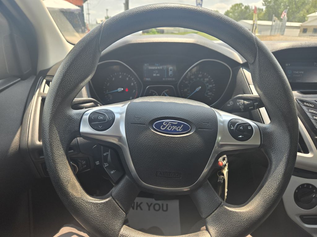 Photo 15 of this FORD FOCUS