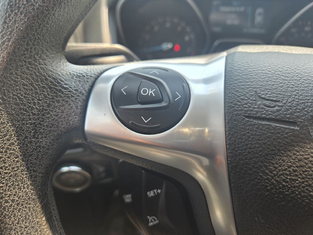 Photo 17 of this FORD FOCUS
