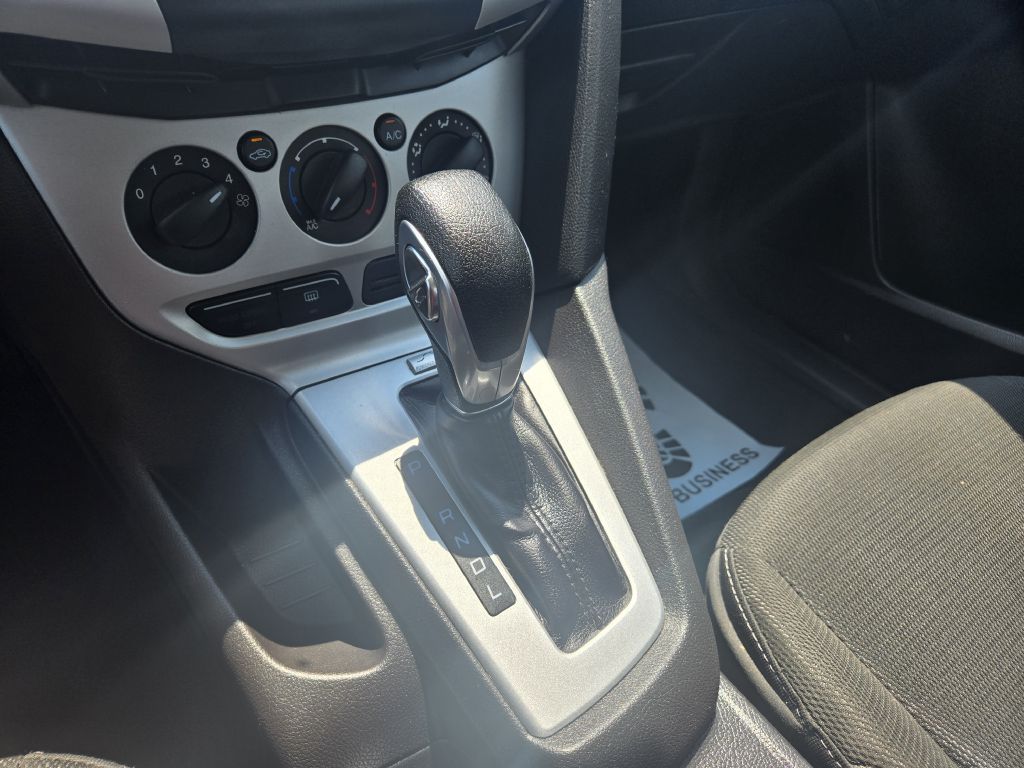 Photo 20 of this FORD FOCUS