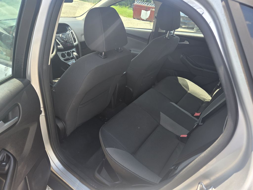 Photo 23 of this FORD FOCUS
