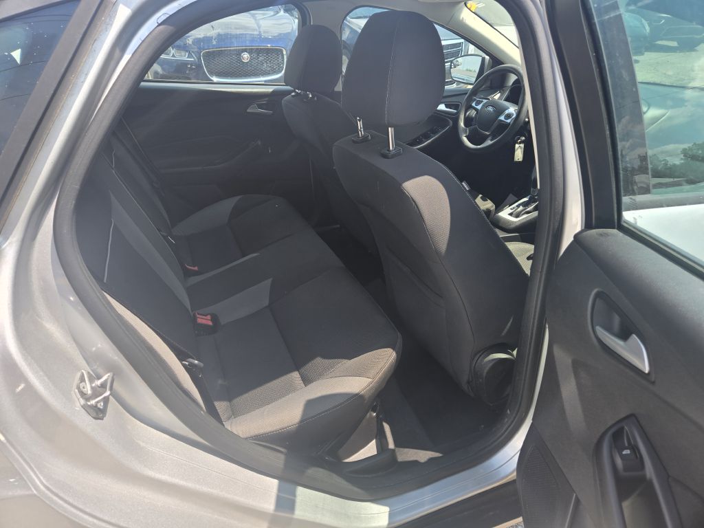 Photo 24 of this FORD FOCUS