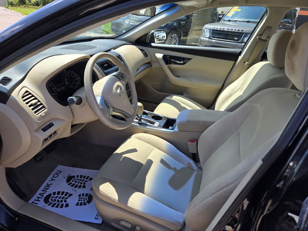 Photo 12 of this NISSAN ALTIMA