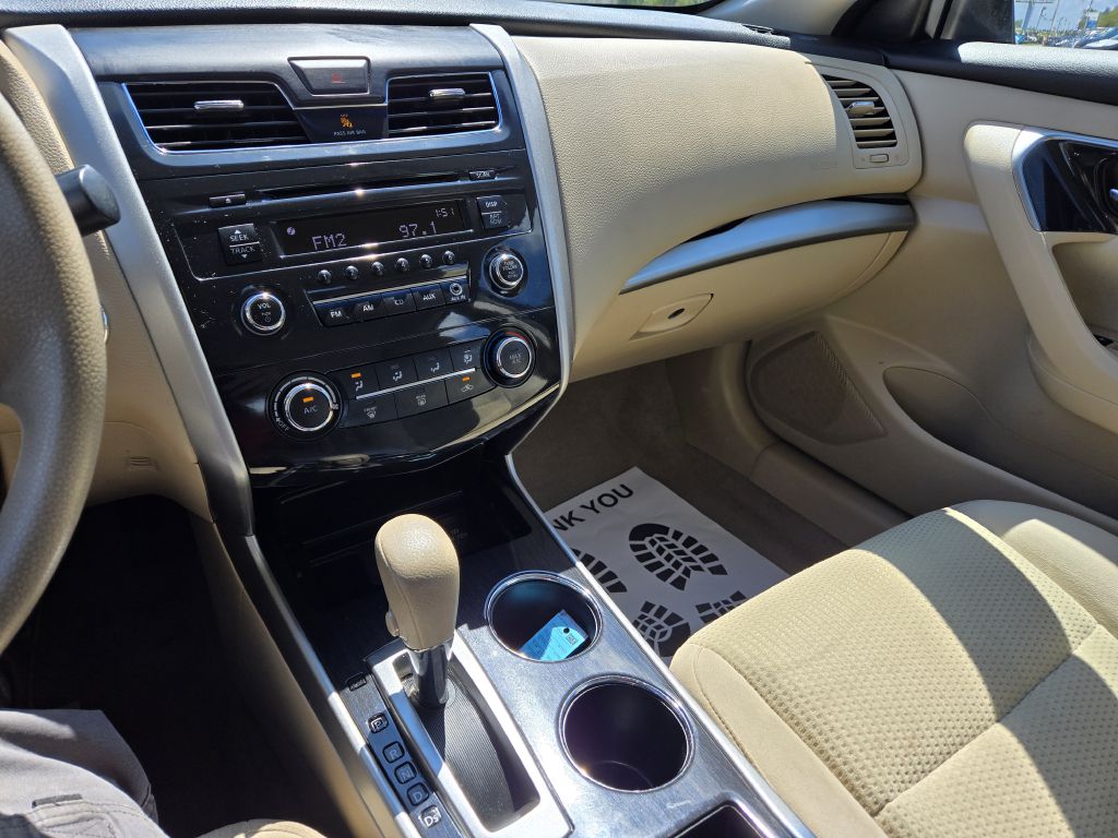 Photo 16 of this NISSAN ALTIMA