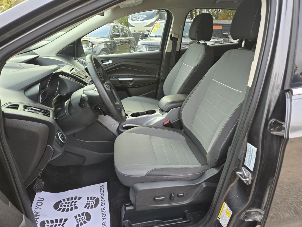 Photo 13 of this FORD ESCAPE