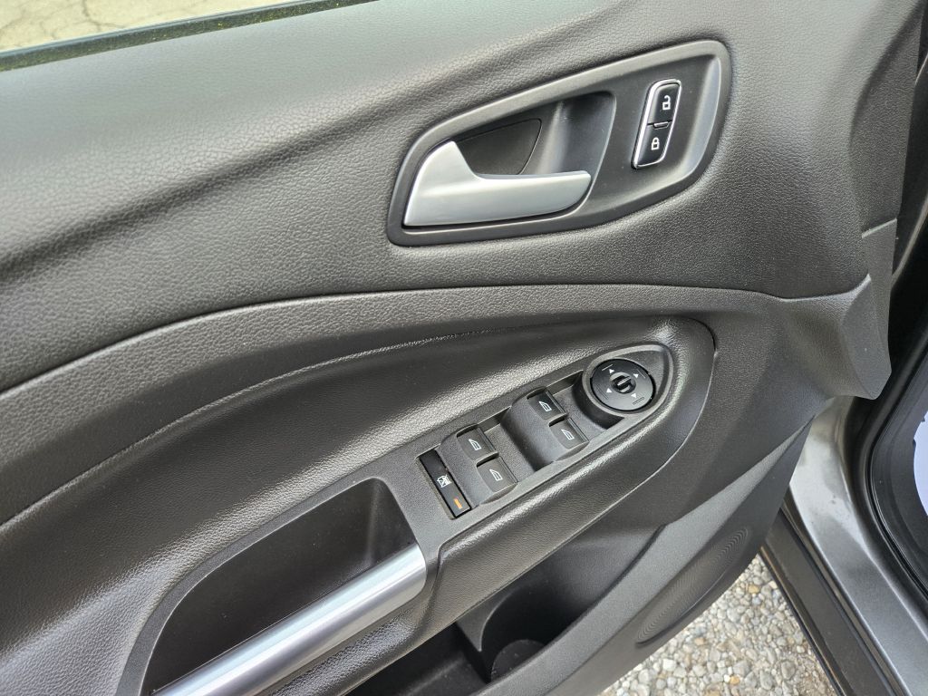 Photo 14 of this FORD ESCAPE