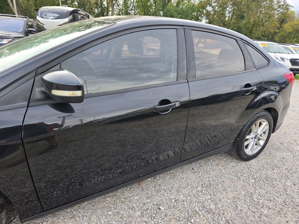 Photo 9 of this FORD FOCUS