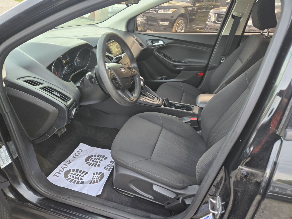 Photo 12 of this FORD FOCUS