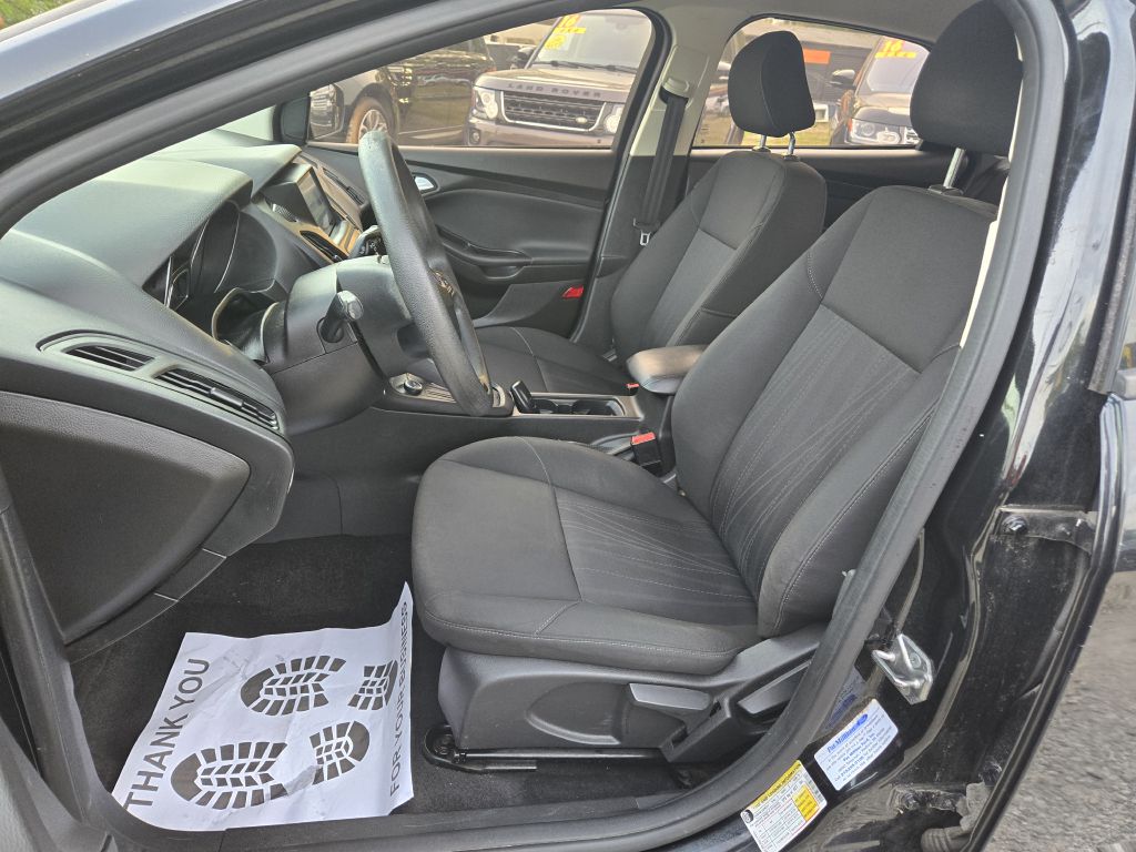 Photo 13 of this FORD FOCUS